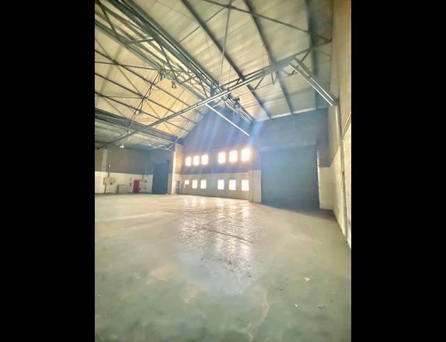 1,098M² WAREHOUSE TO LET IN PAULSHOF